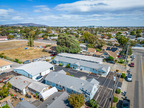 1306-1308 Woolner Ave in Fairfield, CA - Building Photo - Building Photo