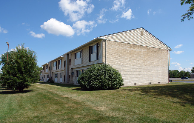 Jamestown Village in Warren, MI - Foto de edificio - Building Photo