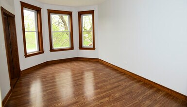 2318 S Marshall Blvd, Unit 3 in Chicago, IL - Building Photo - Building Photo