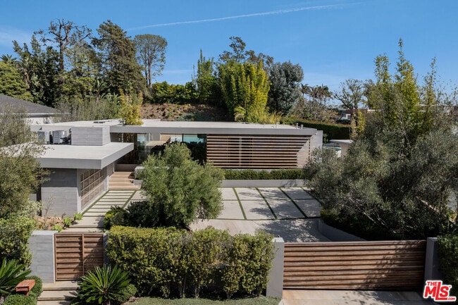 1166 Angelo Dr in Beverly Hills, CA - Building Photo - Building Photo