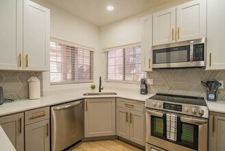 7900 E Princess Dr in Scottsdale, AZ - Foto de edificio - Building Photo