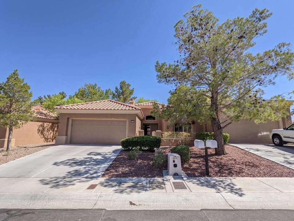 9361 Fresh Spring Dr in Las Vegas, NV - Building Photo