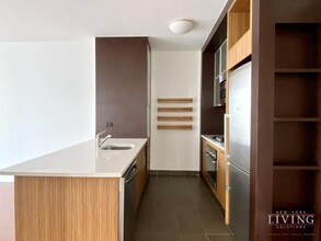620 W 42nd St in New York, NY - Building Photo - Building Photo