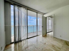 7601 E Treasure Dr, Unit 2308 in North Bay Village, FL - Building Photo - Building Photo