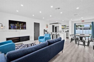 7471 Hope St in Hollywood, FL - Building Photo