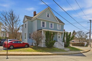 22 Summer St in Newport, RI - Building Photo