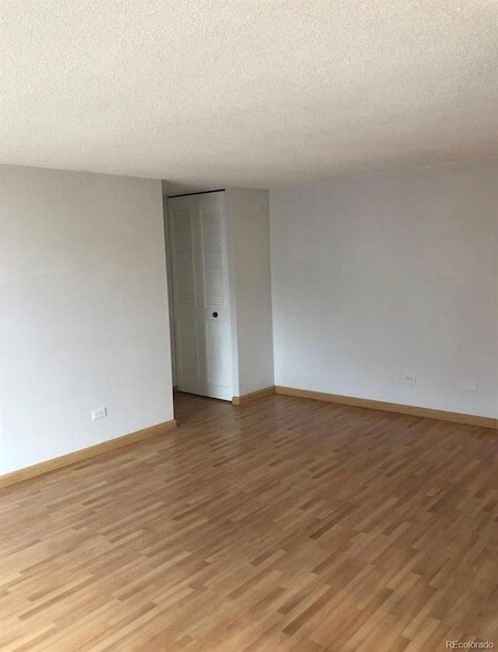 799 Dahlia St, Unit 304 in Denver, CO - Building Photo - Building Photo