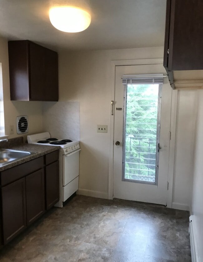 51 Nathan Rd, Unit 2