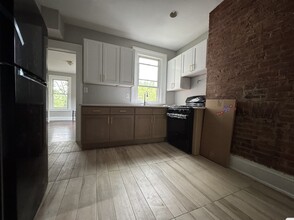 56 Gardner Ave, Unit 2 in Jersey City, NJ - Building Photo - Building Photo