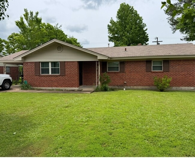 2619 McArthur Dr