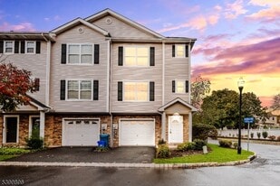 8 Alfred Ave in Franklin Township, NJ - Building Photo