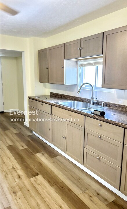 1050 Holmden Ave in Cleveland, OH - Building Photo