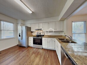 13029 Greycrest Dr in Charlotte, NC - Foto de edificio - Building Photo