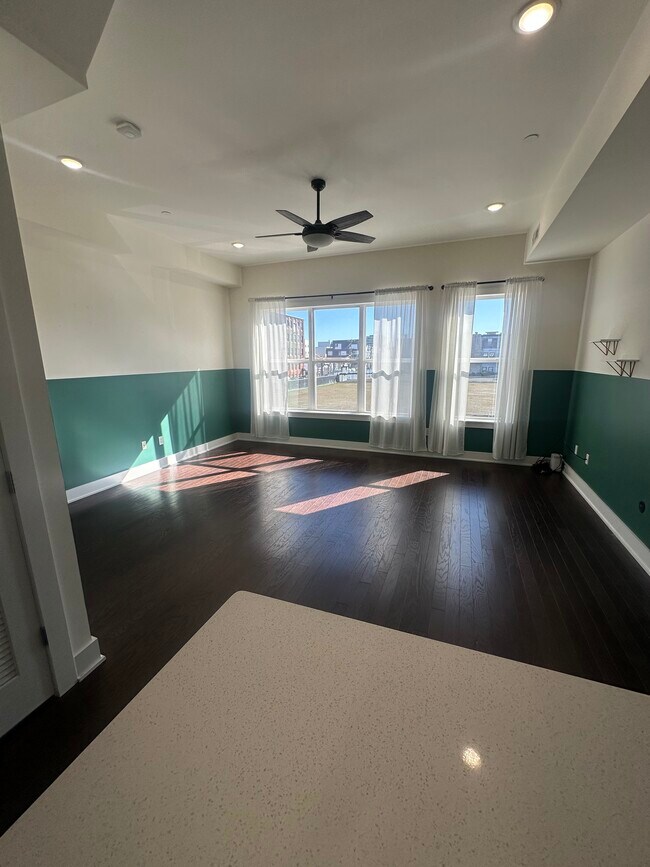 property at 516 W Montgomery Ave