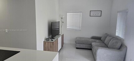 2601 SW 24th Ave in Miami, FL - Foto de edificio - Building Photo