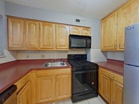 6917 Colonial Woods Dr in St. Louis, MO - Building Photo