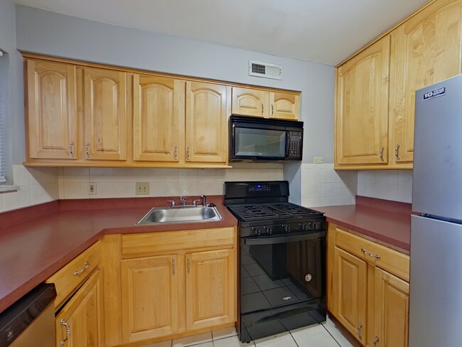 property at 6917 Colonial Woods Dr