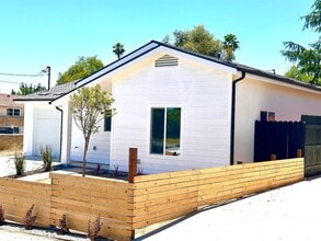 1675 University Dr in Pasadena, CA - Building Photo - Building Photo