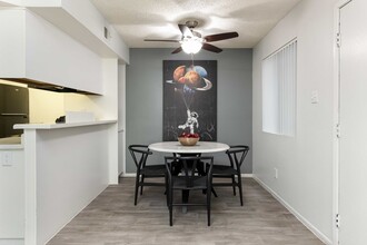 Stonybrook Apartments in Phoenix, AZ - Building Photo - Building Photo