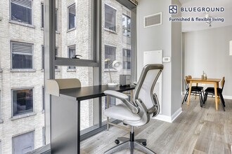 210 N Wells St, Unit SI FL16-ID671 in Chicago, IL - Building Photo - Building Photo