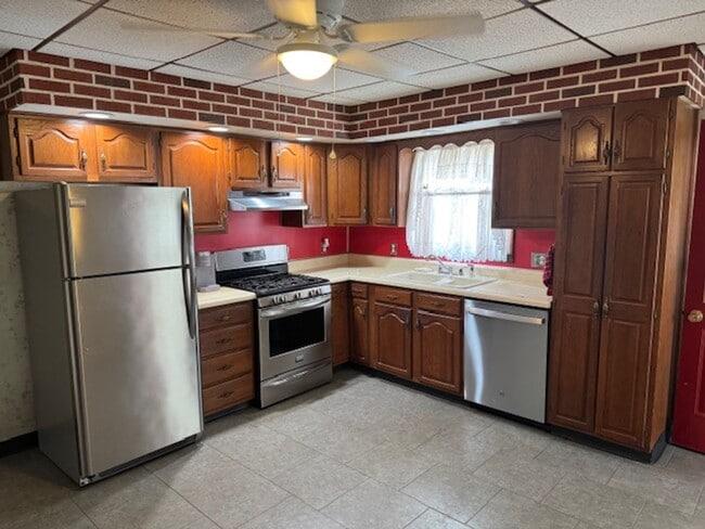 39 Cotton Ave in Hudson, PA - Building Photo - Building Photo