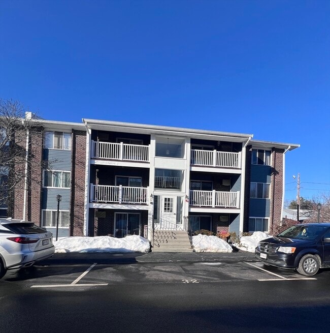 property at 5 Woodcrest Ct