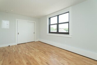 1410 Columbia Rd in Boston, MA - Foto de edificio - Building Photo