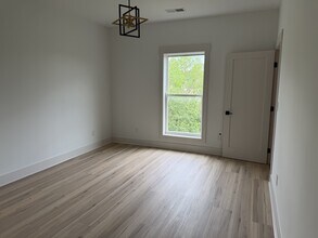 105 Hart Ln in Nashville, TN - Foto de edificio - Building Photo