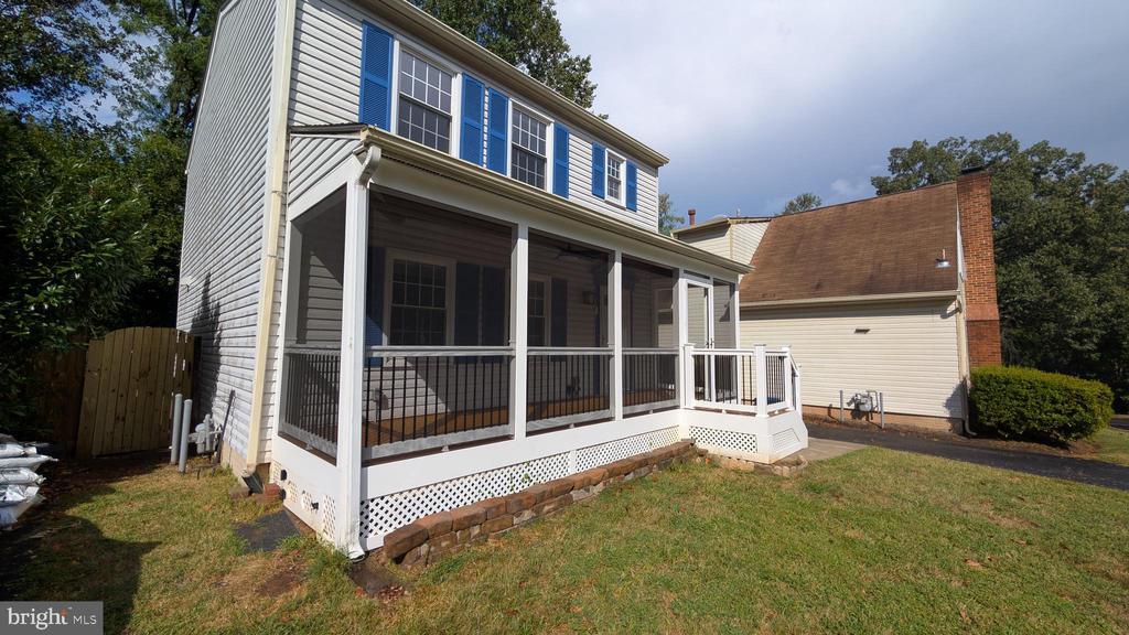 5813 Shana Pl in Burke, VA - Building Photo