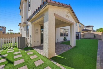 10260 Western Pine Ave in Las Vegas, NV - Building Photo - Building Photo
