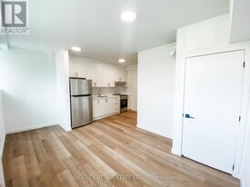 11 Calvington Dr in Toronto, ON - Building Photo