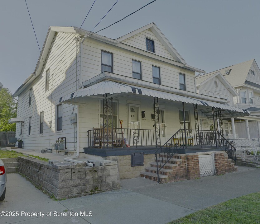 107 S Sumner Ave in Scranton, PA - Building Photo