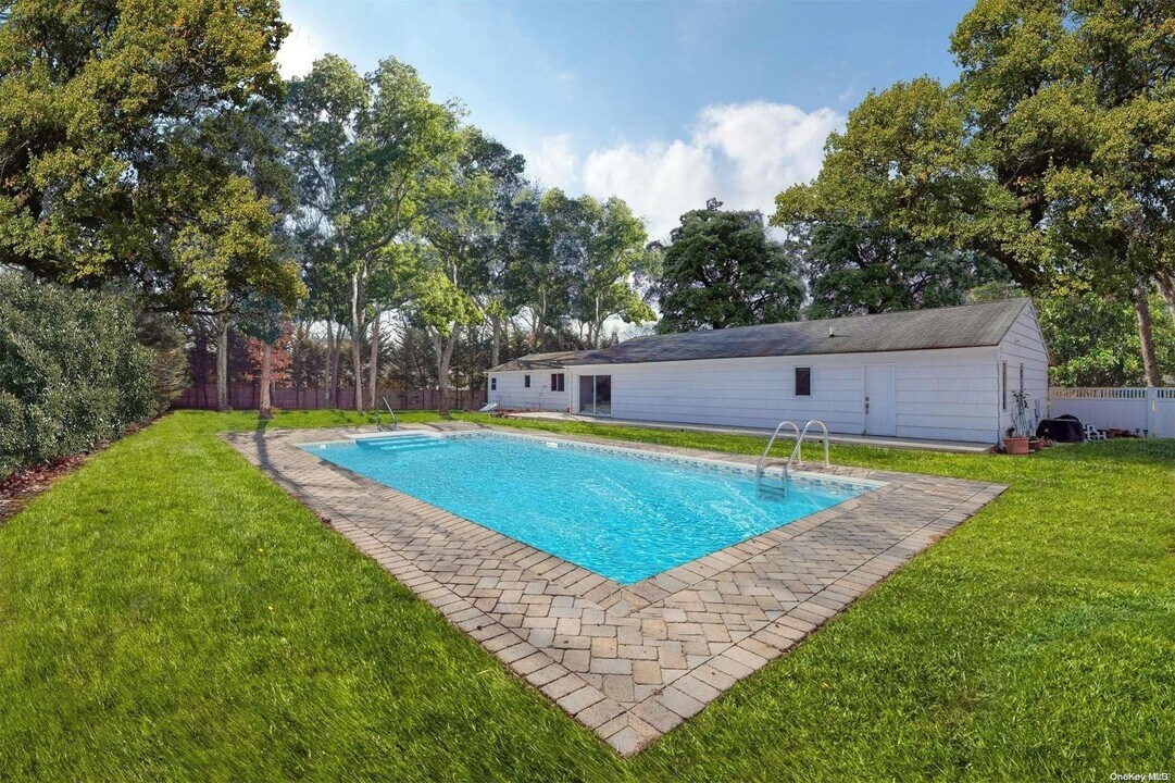 37 Jones Rd in Southampton, NY - Foto de edificio
