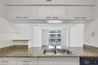 1756 N Bayshore Dr, Unit 38G in Miami, FL - Building Photo - Building Photo