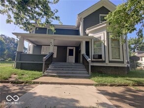617 W Franklin St in Shelbyville, IN - Building Photo - Building Photo