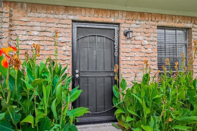 8650 Victorian Village Dr in Houston, TX - Building Photo - Building Photo