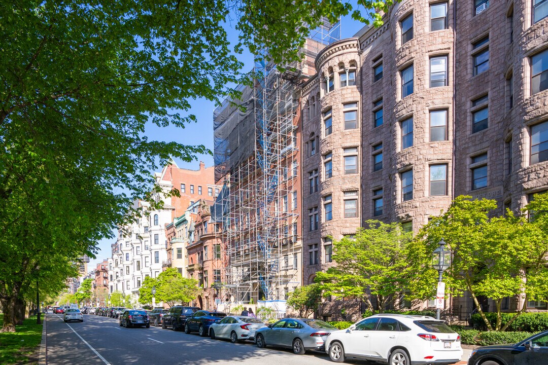 180 Commonwealth Ave in Boston, MA - Foto de edificio