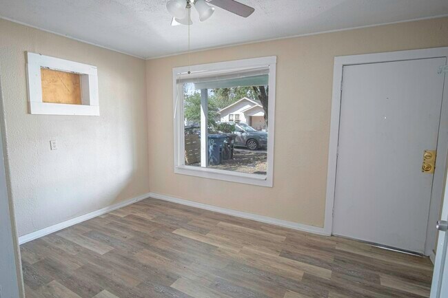 342 Vine St in San Antonio, TX - Building Photo - Building Photo