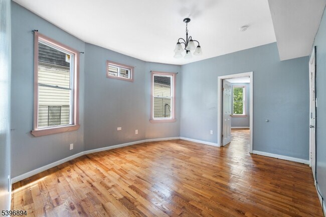 14 Treacy Ave in Newark, NJ - Building Photo - Building Photo