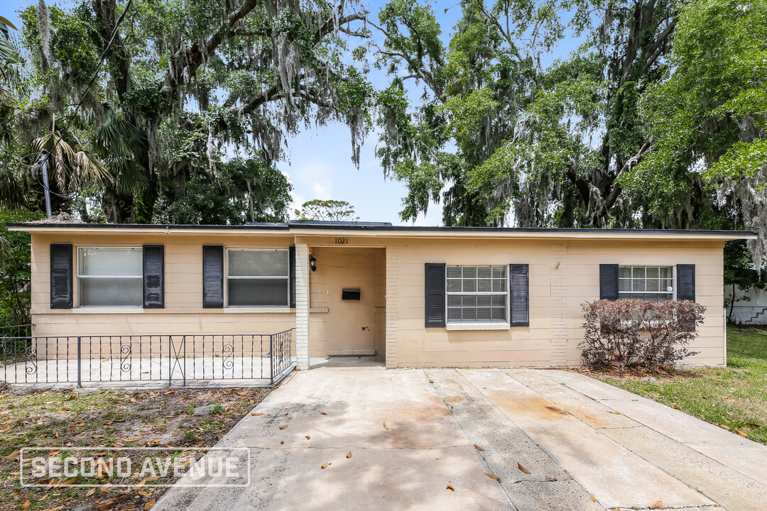 1021 Lake Forest Blvd in Jacksonville, FL - Building Photo
