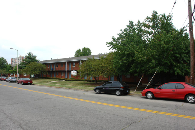 Zandale/Lowry Studio Apartments in Lexington, KY - Building Photo - Building Photo