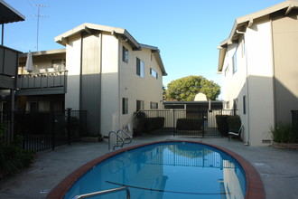 Oak Glen Apartments in San Jose, CA - Building Photo - Building Photo