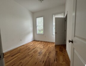 21 Greenville Ave, Unit 2 in Jersey City, NJ - Building Photo - Building Photo