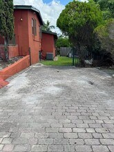 609 W 39th St in Hialeah, FL - Building Photo - Building Photo