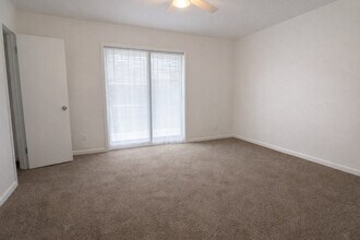 ZZZ - Lakeridge in Dallas, TX - Foto de edificio - Building Photo