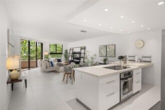 101 Crandon Blvd, Unit 379 in Key Biscayne, FL - Building Photo - Building Photo
