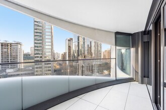 1033 Nelson St in Vancouver, BC - Building Photo - Building Photo