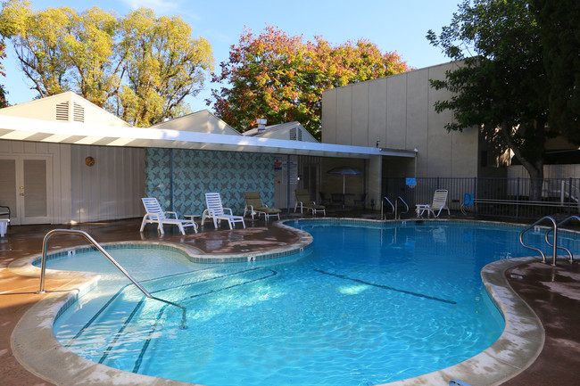 Ardmore Apartments in Studio City, CA - Foto de edificio - Building Photo