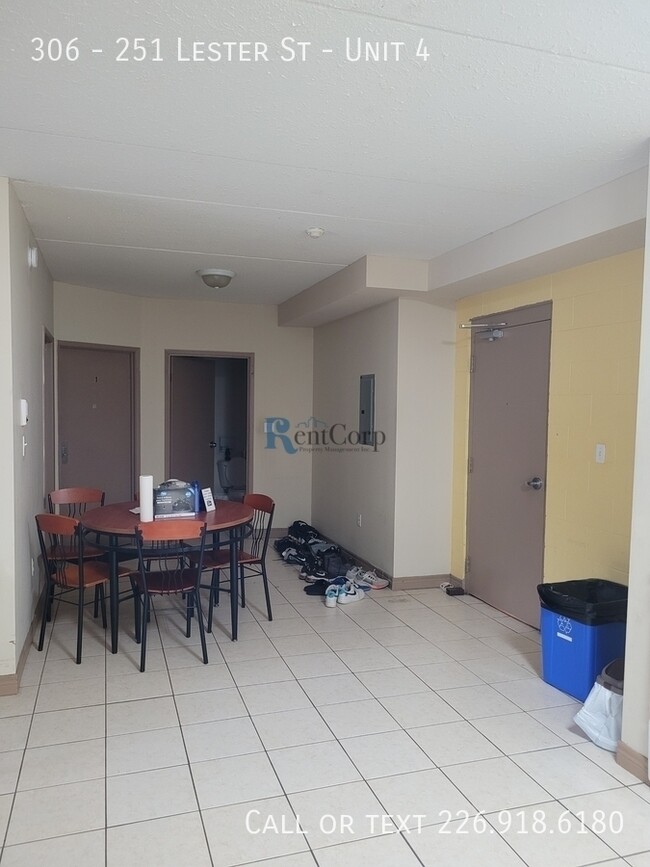 251-251 Lester St in Waterloo, ON - Building Photo - Building Photo