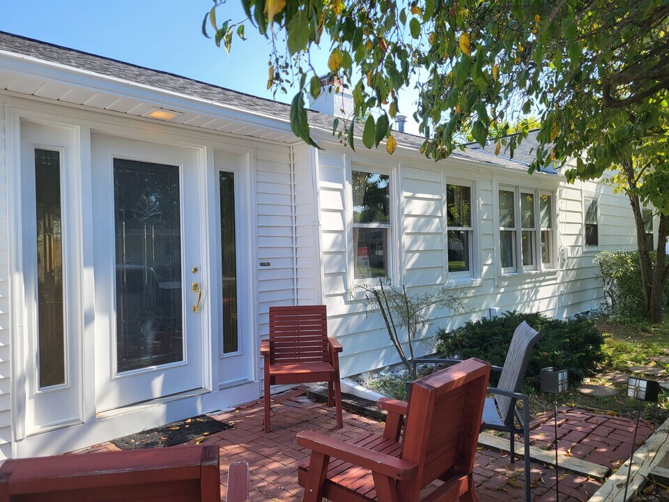 319 Shawnee Pl in Huron, OH - Building Photo